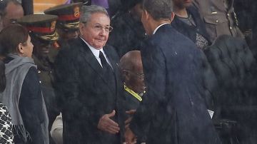 La Casa Blanca indicó que el encuentro de Barack Obama y Raúl Castro “no se planeó con antelación”.