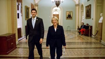 El representante republicano Paul Ryan y la senadora demócrata Patty Murray antes de anunciar el trato sobre el presupuesto.