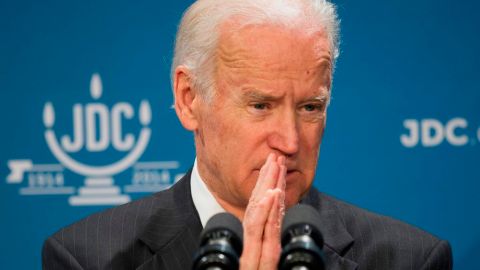 El vicepresidente Biden afirma que el líder republicano Boehner no ha programado un voto sobre la reforma migratoria porque "le preocupa la base del Tea Party".