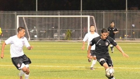 Santa Ana Winds juega contra el  Empire F.C.