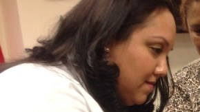 Omar Carrillo, un joven con necesidades especiales, se vacunó ayer junto a su madre para evitar la influenza.