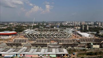 Vista aérea de las obras en el estadio Arena Amazonía en la ciudad brasileña de Manaos. EFE
