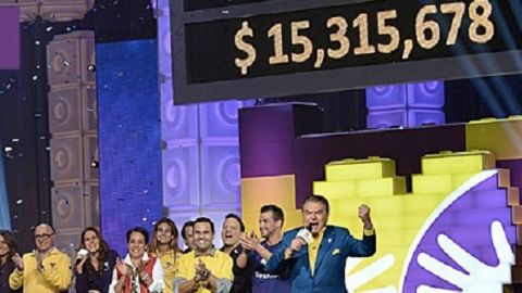 El acto fue presentado por Mario Kreutzberger, "Don Francisco", del popular programa "Sábado Gigante".