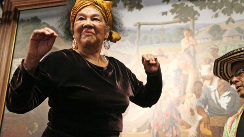 La leyenda viviente, Totó La Momposina (izq.) lanzará su nuevo disco con sello internacional.