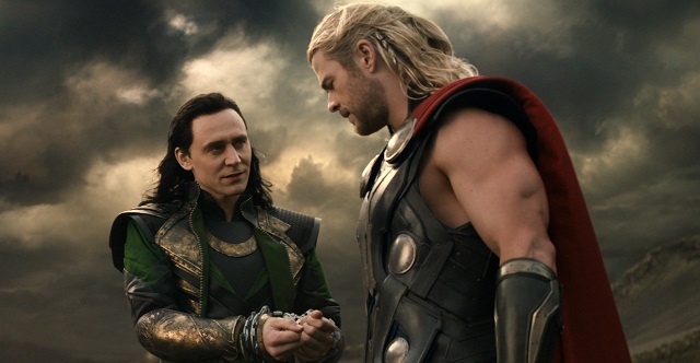 Thor” se muestra desnudo a “Loki” - La Opinión
