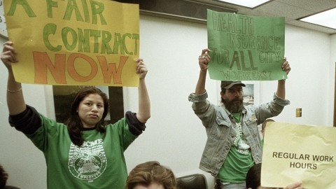 Asistentes de parques recreacionales en California demandan aumentos de salario y mayores beneficios.