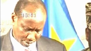 El presidente de Sudán del Sur, Salva Kiir, vistiendo uniforme de general, habla a la ciudadanía por televisión, en Yuba, para decir que 'sus Fuerzas Armadas habían frustrado el golpe de Estado'.
