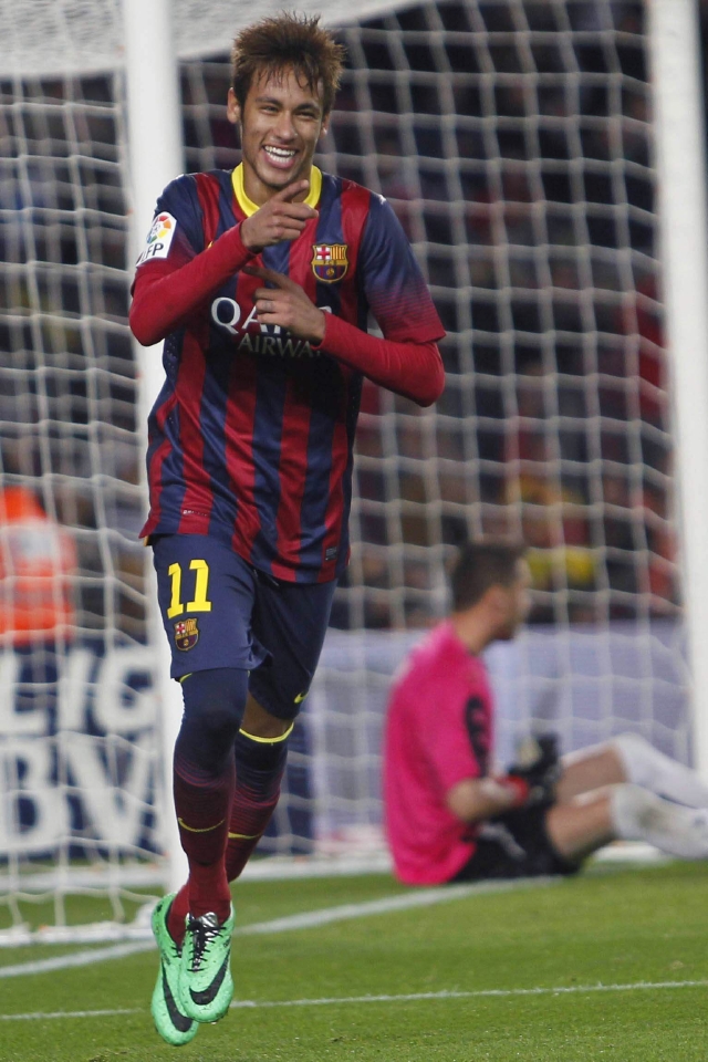 Neymar celebra su anotación, la tercera del Barcelona, en el duelo   ante el Cartagena de  la Cuarta División de España en el Camp Nou.