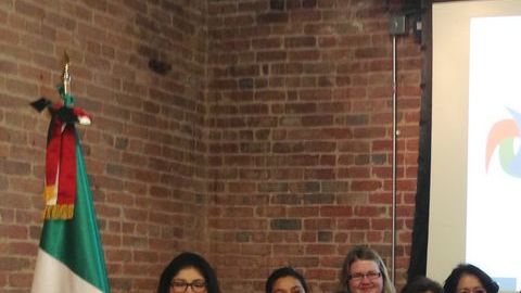 Representantes de organizaciones académicas en el Norte de California que recibieron recursos económicos en el consulado mexicano de San Francisco.