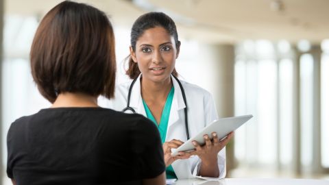 Según los datos, el estado con mayor cobertura médica es Massachusetts (96 %) y el que menos cobertura ofrece es Texas (77 %).