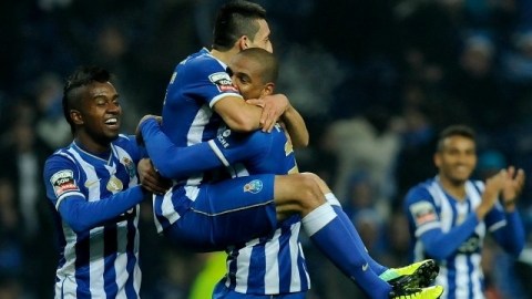 Héctor Herrera anotó el cuarto gol en la goleada 4-0 del Porto sobre el Olhanense