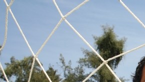 La situación profesional del arquero  Luis Ernesto Michel se torna cada vez más enredada y sigue sin equipo.