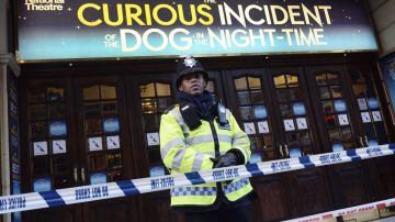 Inspectores de seguridad revisaron 52 teatros en Londres para asegurarse de que no ocurra un desplome como el reportado en el Apollo el jueves.