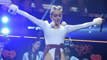El nuevo video de Miley Cyrus, 'Adore You", promete ser muy polémico.