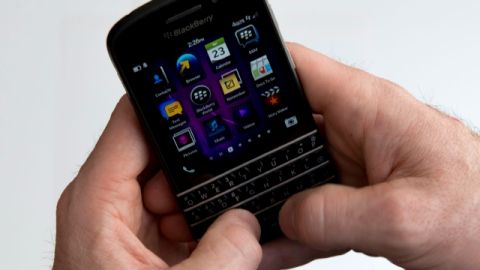 Un Blackberry Q10. La pérdida millonaria de esta compañía ha sido bajo el nuevo jefe ejecutivo interino, John Chen.