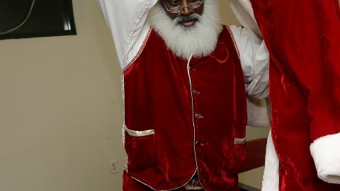Dee Sinclair, quien se identifica como el Santa negro.
