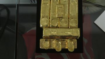 El oro sirvió como dinero por varios siglos y todavía es buscado por inversionistas en tiempos de crisis.
