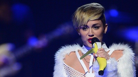 El nuevo material videográfico de la exchica Disney promete ser controversial.