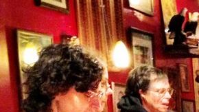 El aroma de mantqeuilla, azúcar y chocolate se mezcló con los villancicos en La Victoria.