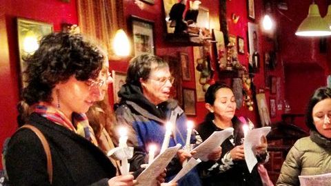 El aroma de mantqeuilla, azúcar y chocolate se mezcló con los villancicos en La Victoria.