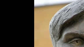 Imagen de una de las tantas estatuas que en honor a Alan Turing pueden ser apreciadas en Gran Bretaña.