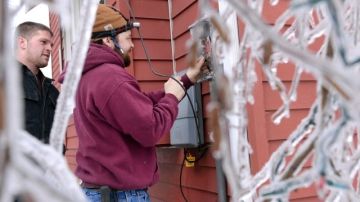De Michigan a Maine, cientos de miles de personas permanecen sin energía eléctrica `por la tormenta que ha dejando hogares y negocios oscurecidos en los Grandes Lagos y el noreste de EEU.