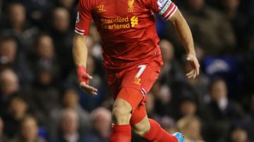 Luis Suárez  comanda el goleo individual en la Premier y tiene al Liverpool peleando por  el liderato de la clasificación.