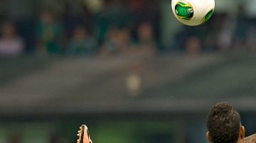 Raúl Alonso Jiménez consiguió uno de los goles más bellos del 2013 y de la historia de la selección mexicana