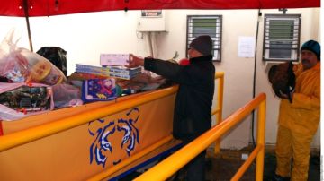 Seguidores de Tigres de la UANL  donan regalos para ser entregados  a los niños de las colonias más pobres de la ciudad.