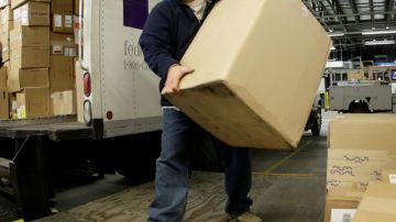 Durante la temporada festiva, compañías como FedEx o UPS contratan nuevos empleados.