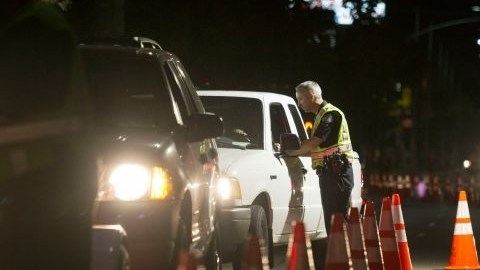 Autoridades de Los Ángeles ratifican que no serán tolerantes con choferes bajo la influencia de alcohol o drogas durante fin de año.