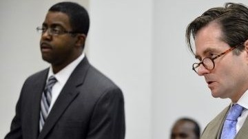 Familia de la niña intentan obligar al hospital a cooperar con su transferencia.