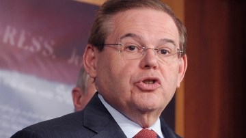 El senador Robert Menéndez, cuando daba una conferencia de prensa para hablar del proyecto de reforma migratoria integral bipartidista.