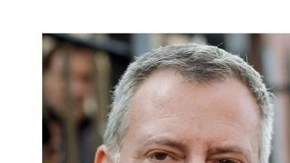 El equipo de De Blasio (i) anunció que Bill Clinton (d) le jurará como alcalde número 109 de la ciudad de Nueva York, el 1 de enero de 2014