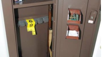 En esta fotografía se pueden ver armas y municiones que se encontraron en la casa de Connecticut de  Adam Lanza.
