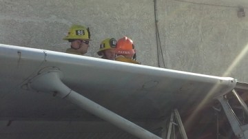 Autoridades dijeron que la avioneta había tratado de aterrizar en el Aeropuerto Whiteman de Pacoima.