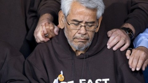 El activista Eliseo Medina pasó 22 días en ayuno en una carpa en Washington.