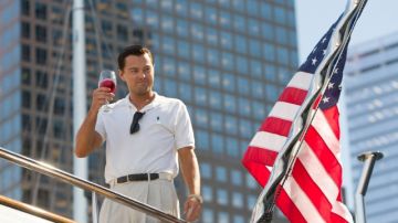 Leonardo DiCaprio  es Jordan Belfort en 'The Wolf of Wall Street', nominado a dos Globos de 0ro.