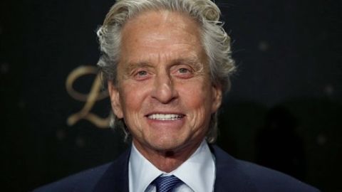 Michael Douglas declaró en octubre tenía cáncer en la lengua.