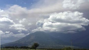 Vista de la erupción del volcán Chaparrastique o San Miguel, en el este de El Salvador, ocurrida el 29 de diciembre.
