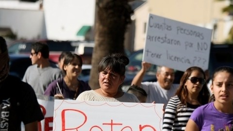 Residentes de Baldwin Park denunciaron el lunes los retenes en esa ciudad que dejaron un saldo de 42 arrestos.