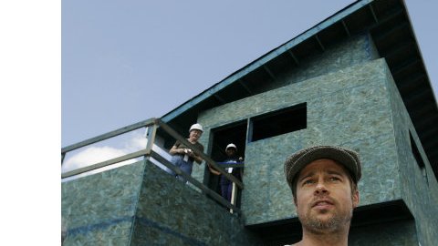 Pitt donó $5 millones en 2007 para rehabilitar el barrio nueve de la ciudad.