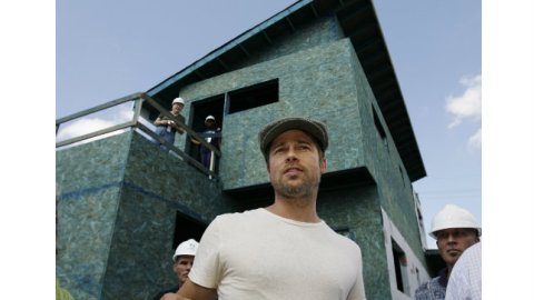 Pitt donó $5 millones en 2007 para rehabilitar el barrio nueve de la ciudad.