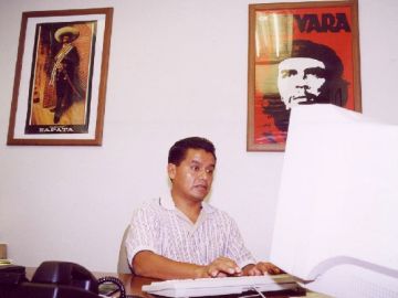 RUFINO DOMINQUEZ, DE LOS CAMPOS DE OAXACA A LIDER BINACIONAL, QUIEN A GANADO EL PREMIO DE LIDERAZGO 2001. (FOTO EDUARDO STANLEY)