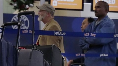 En el aeropuerto Logan, en Boston, la orden es descansar hasta que se reanuden las operaciones.