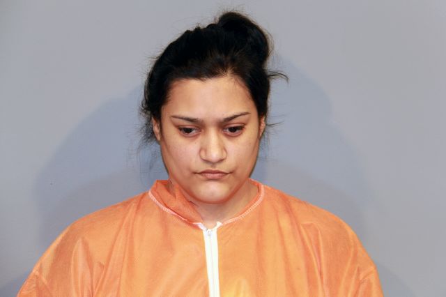 Connie Villa, de 35 años, fue arrestada el domingo 28 de diciembre de 2013 bajo sospecha de asesinar a una de sus hijas, envenenar a los otros 3 el día de Navidad, así como apuñalar a su ex esposo.