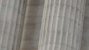 En la entrada principal de la biblioteca pública de la ciudad, The New York State Dream Act Coalition, en conjunto con otras organizaciones, hicieron el llamado al gobernador Andrew Cuomo.