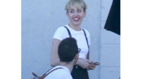 Miley se rapó aún más los laterales.