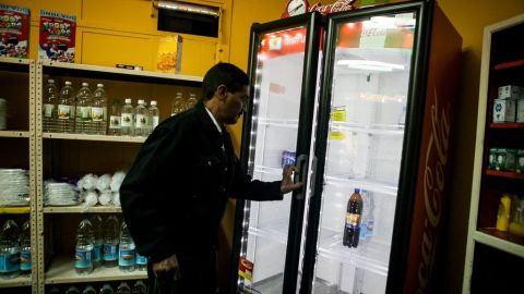 La mercancía escasea en los supermercados