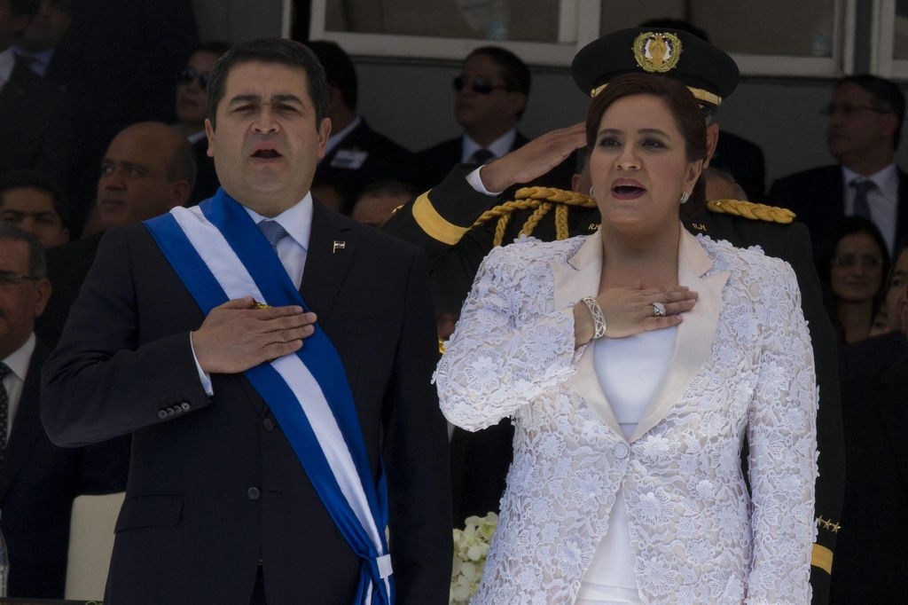 El nuevo presidente de Honduras, Juan Orlando Hernández  y su esposa, Ana García.